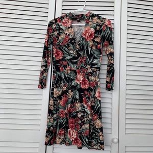 Floral long sleeve keywhole dress
